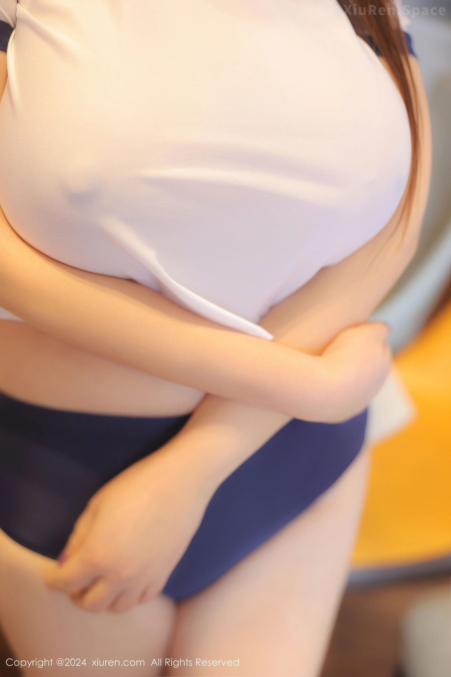 图片[2]-[XiuRen秀人网]VOL.8226 新人模特陈柒柒私房性感白色上衣配短裤真空秀惹火身材诱惑写真70P-秀人网官方网站